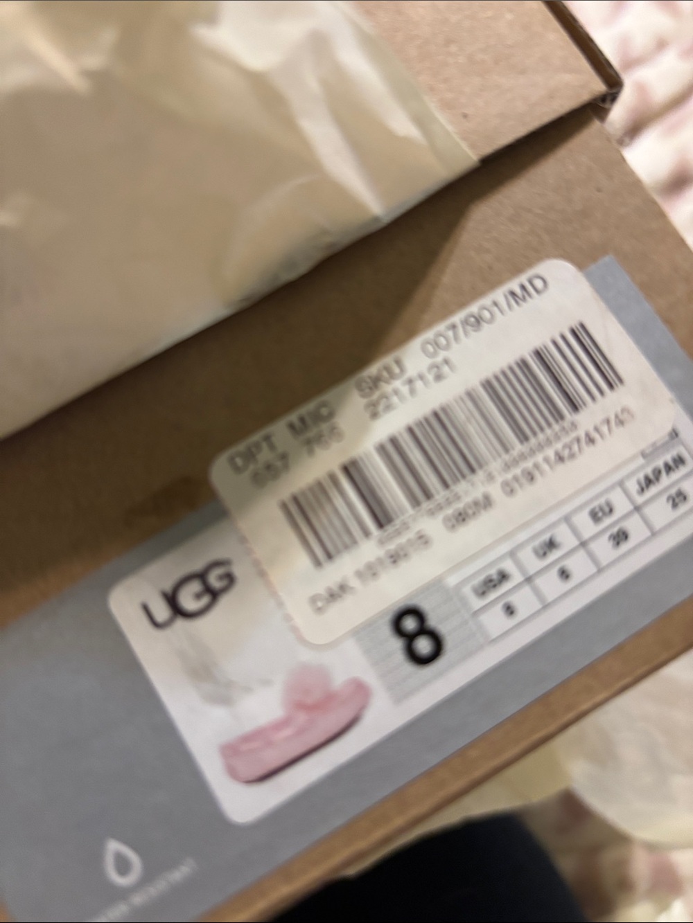 Ugg Dakota Pom Pom slipper sz8 - Picture 2 of 6